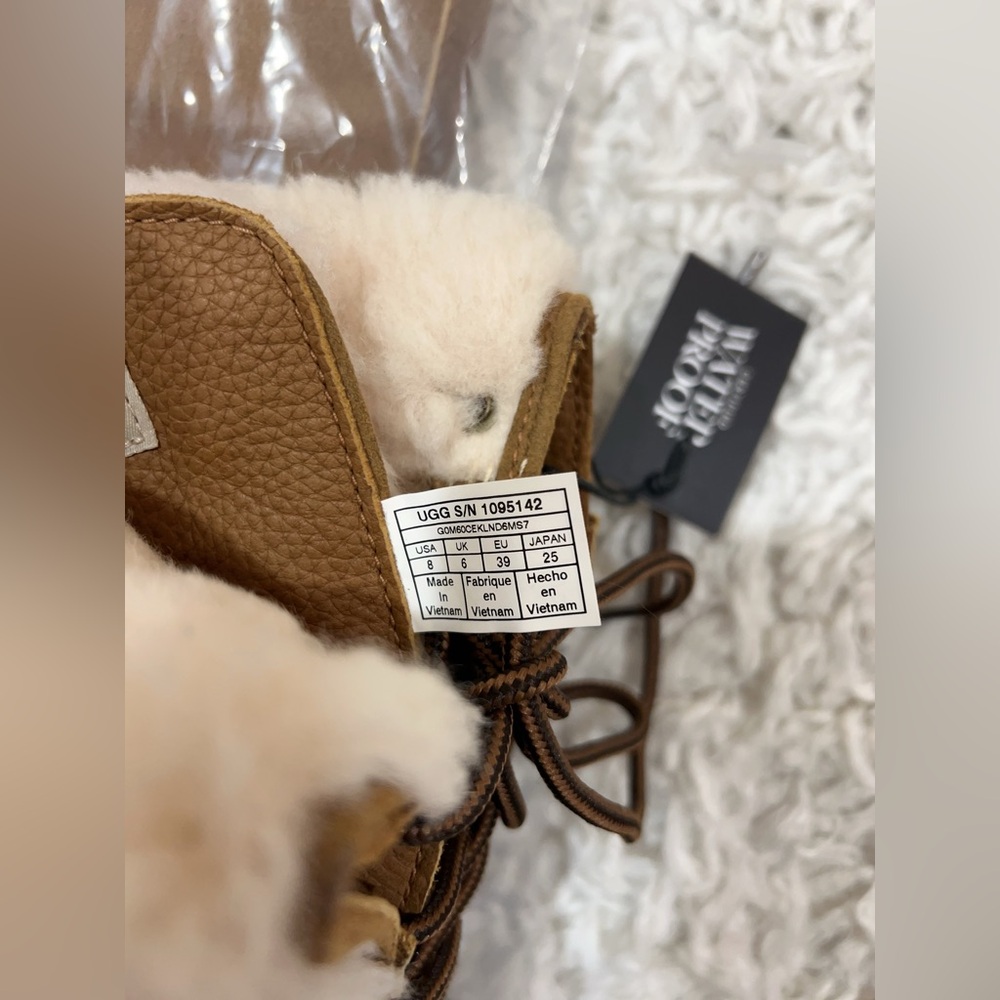 NWT UGG Adirondack III Waterproof Tall Boot Sheepskin Leather Outdoor Shoes 8 - Picture 3 of 8